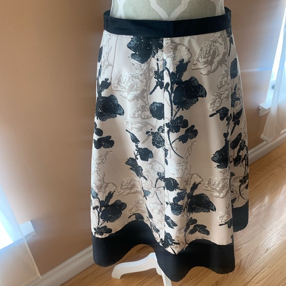 Weekend MaxMara Pleated Flared Skirt - Picture 5 of 9